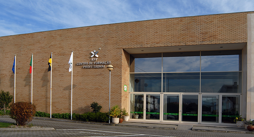 Fachada do edifício dos serviços de emprego e formação profissional de V. Castelo